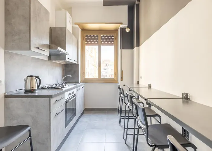 Three Large Bedrooms For Six People Downtown Apartament Rzym